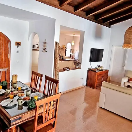 Komfortables In Mit Privatem Garten Und Beheiztem Pool By Interhome * Corralejo