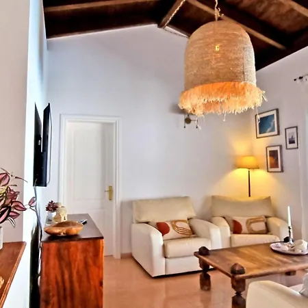 Holiday home Komfortables In Mit Privatem Garten Und Beheiztem Pool By Interhome