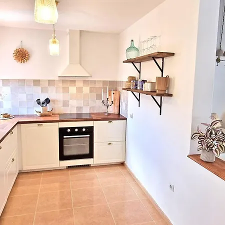 Komfortables In Mit Privatem Garten Und Beheiztem Pool By Interhome Holiday home