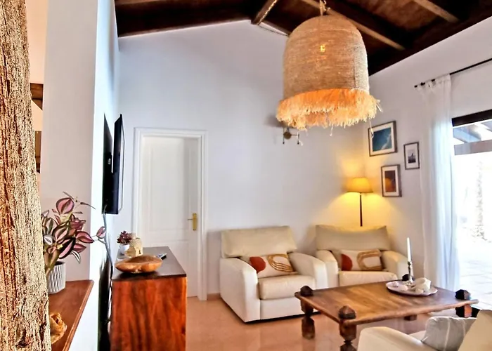 Holiday home Komfortables In Mit Privatem Garten Und Beheiztem Pool By Interhome