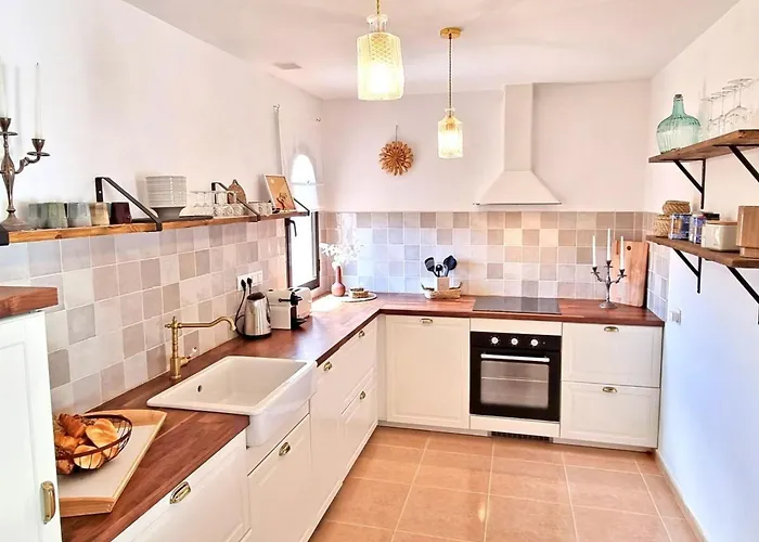 Komfortables In Mit Privatem Garten Und Beheiztem Pool By Interhome Holiday home