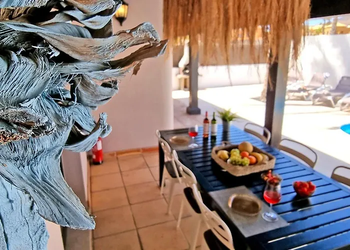 Komfortables In Mit Privatem Garten Und Beheiztem Pool By Interhome