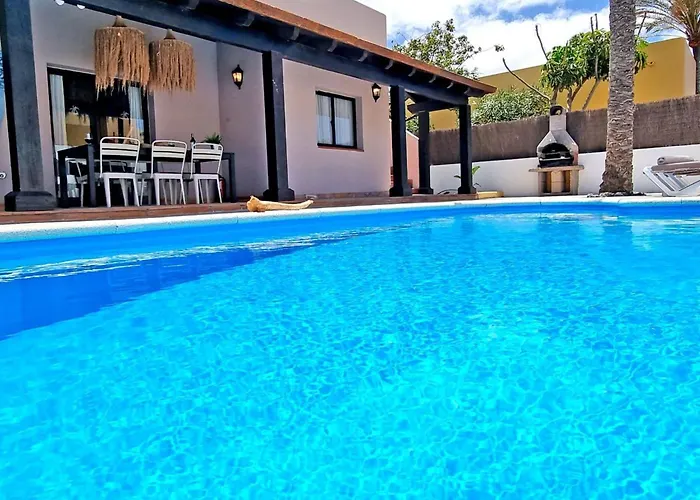 Komfortables In Mit Privatem Garten Und Beheiztem Pool By Interhome