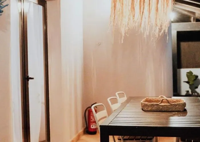 Komfortables In Mit Privatem Garten Und Beheiztem Pool By Interhome *