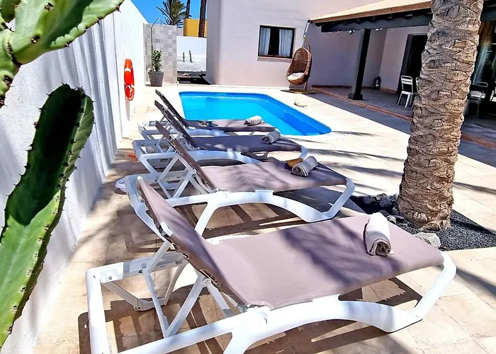 Komfortables In Mit Privatem Garten Und Beheiztem Pool By Interhome Corralejo