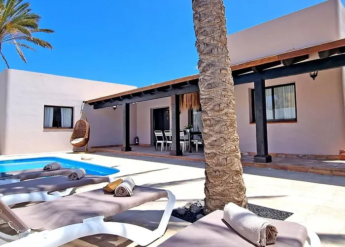 Prázdninový dům Komfortables In Mit Privatem Garten Und Beheiztem Pool By Interhome