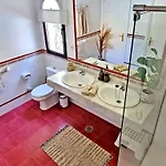 Komfortables In Mit Privatem Garten Und Beheiztem Pool By Interhome *