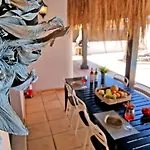 Komfortables In Mit Privatem Garten Und Beheiztem Pool By Interhome