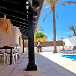 Komfortables In Mit Privatem Garten Und Beheiztem Pool By Interhome