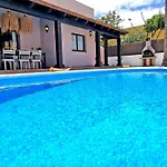 Komfortables In Mit Privatem Garten Und Beheiztem Pool By Interhome