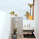 Дом отдыха Komfortables In Mit Privatem Garten Und Beheiztem Pool By Interhome Коральео