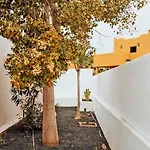 Feriehus Komfortables In Mit Privatem Garten Und Beheiztem Pool By Interhome Corralejo