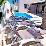 Komfortables In Mit Privatem Garten Und Beheiztem Pool By Interhome Corralejo