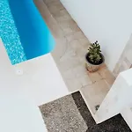 Дом отдыха Komfortables In Mit Privatem Garten Und Beheiztem Pool By Interhome