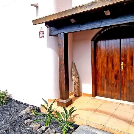 Tatil Evi Komfortables In Mit Privatem Garten Und Beheiztem Pool By Interhome