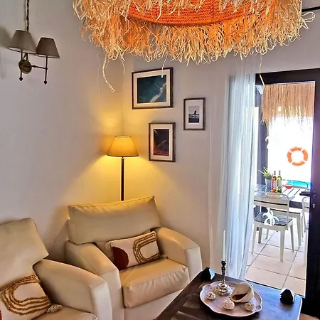 Tatil Evi Komfortables In Mit Privatem Garten Und Beheiztem Pool By Interhome