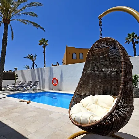 Komfortables In Mit Privatem Garten Und Beheiztem Pool By Interhome Feriehus