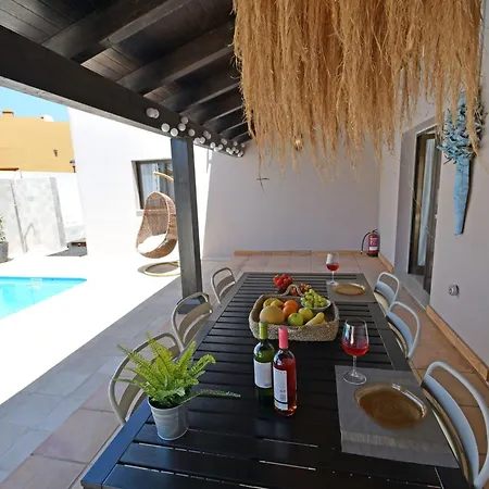 Komfortables In Mit Privatem Garten Und Beheiztem Pool By Interhome Vakantiehuis *