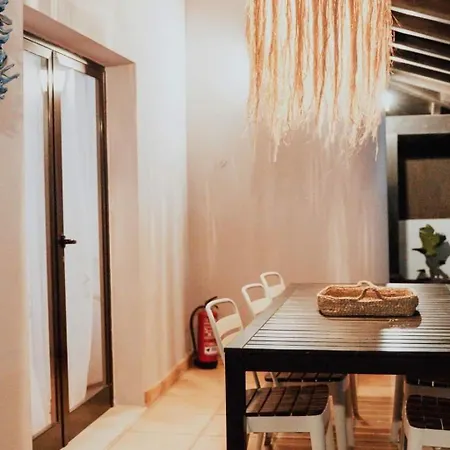 Komfortables In Mit Privatem Garten Und Beheiztem Pool By Interhome *