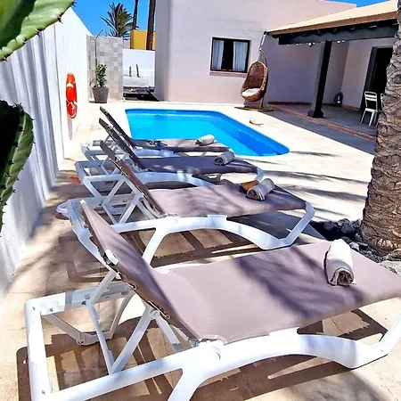 Komfortables In Mit Privatem Garten Und Beheiztem Pool By Interhome Corralejo