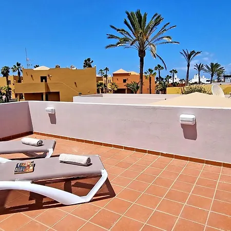 Dom wakacyjny Komfortables In Mit Privatem Garten Und Beheiztem Pool By Interhome