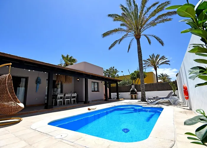 Vakantiehuis Komfortables In Mit Privatem Garten Und Beheiztem Pool By Interhome Corralejo