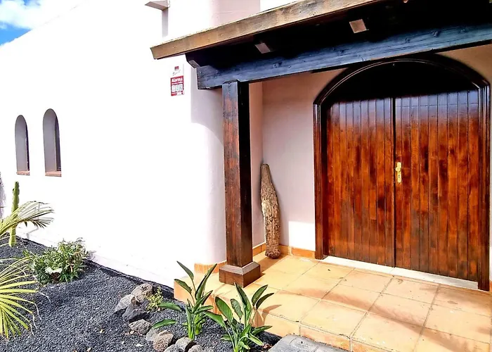 Vakantiehuis Komfortables In Mit Privatem Garten Und Beheiztem Pool By Interhome