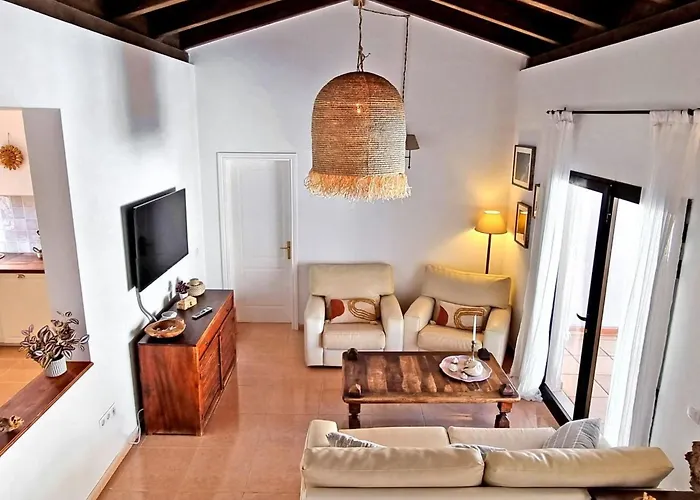 Vakantiehuis Komfortables In Mit Privatem Garten Und Beheiztem Pool By Interhome Corralejo