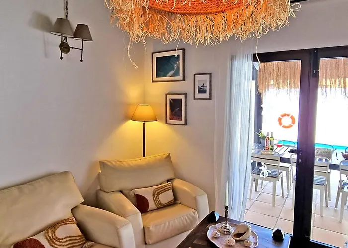 Casa vacanze Komfortables In Mit Privatem Garten Und Beheiztem Pool By Interhome