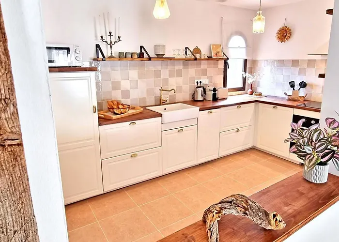 Vakantiehuis Komfortables In Mit Privatem Garten Und Beheiztem Pool By Interhome Corralejo