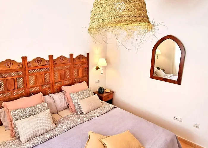 Komfortables In Mit Privatem Garten Und Beheiztem Pool By Interhome Tatil Evi