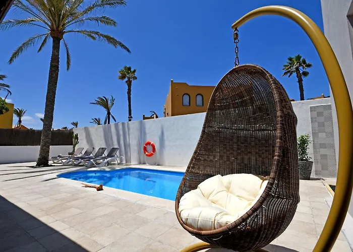 Komfortables In Mit Privatem Garten Und Beheiztem Pool By Interhome Vakantiehuis