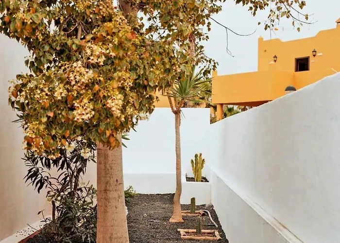 Vakantiehuis Komfortables In Mit Privatem Garten Und Beheiztem Pool By Interhome Corralejo